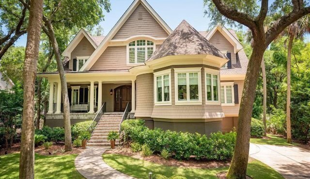 80 Forestay Court. Luxury 5 bedroom home with a pool. 3 min. walk to beach.
