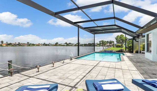 80-ft Waterfront Resort-like Retreat to Relax; Heated Pool, Jacuzzi, Bikes, Pier