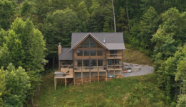A Bougie Basecamp - Your Luxe Launchpad for Smoky Mountain Adventures!