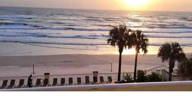 A breathtaking oceanfront studio w/a pvt balcony