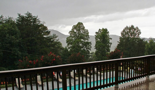 A HEAVENLY VIEW in the Smokies for your Retreat or Reunion-10 bedrooms!