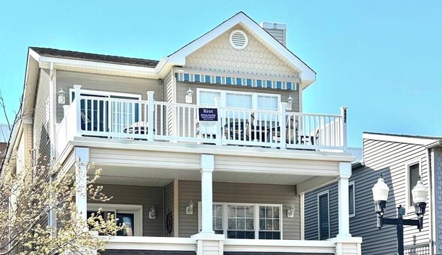 A+ Location! Right in the heart of OC. Walk to absolutely everything!