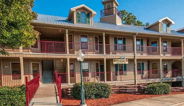 A Quiet & Comfortable Stay by Blue Ridge Mountains