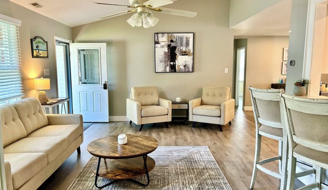 A Shore Thing - Spacious Home, Large Deck, BBQ, Fresh Linens & Pet Friendly