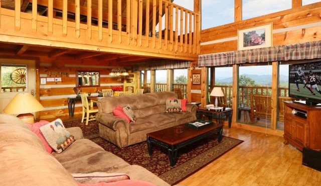 A Walk In The Clouds: Cozy 2BR cabin in Sevierville with stunning mountain views.