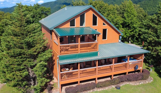 Above Awe - 2BR/2.5BA Awesome View of Wears Valley