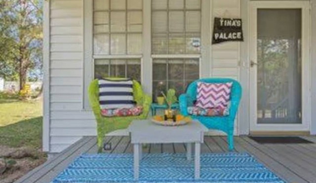 Adorable 2-bedroom house with AC in nice Dothan neighborhood
