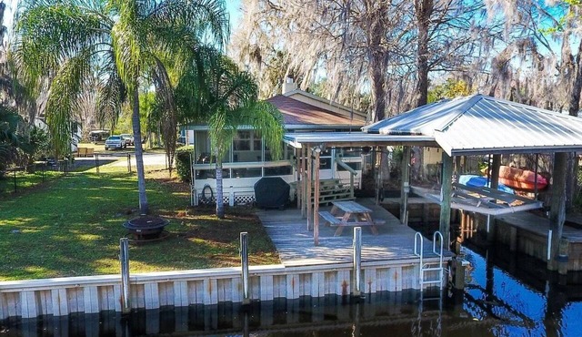 Adorable St. Johns Bungalow- Fishing Retreat w/Covered Boat Lift
