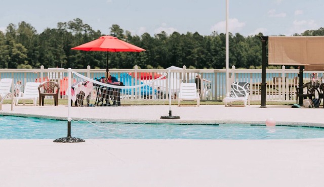 Affordability Meets Comfort! Parking, Pets Allowed Near Alligator Adventure-