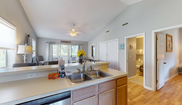 Airy condo in a great location with balcony, W/D, and pool access - dog-friendly
