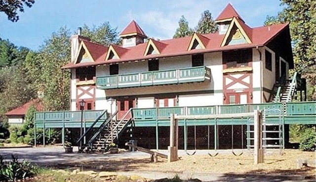 Alpine Crest Cozy One Bedroom with Loft in Beautiful Helen, GA
