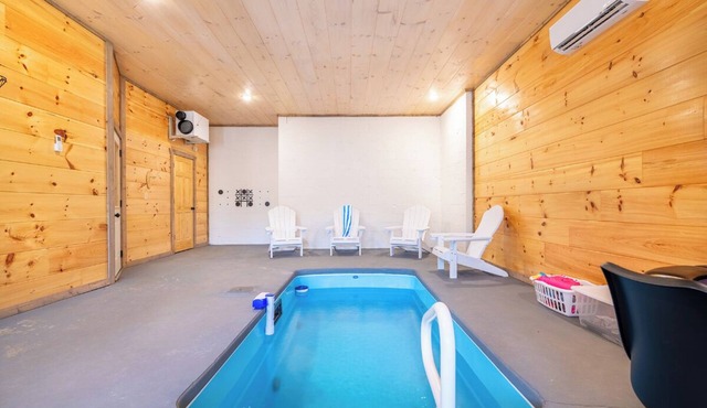 *Amazing 3BD Pool Cabin | Hot Tub + Games*