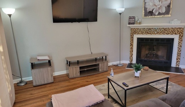 Amazing cozy 2bdrm 2 1/2bth Townhome w/screened patio, close to Dwntwn Atlanta!