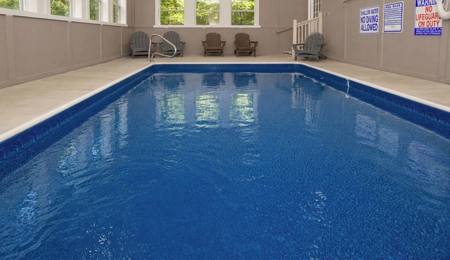 Amazing Grace: INDOOR POOL! Mtn View! Theater Room, Game Room, Hot Tub, Wi-Fi