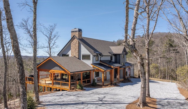 Amazing Grace: Mountain Ridge 3BR Home w/Hot Tub & Stunning Views
