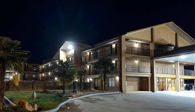 American Inn & Suites