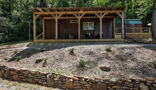 Appalachian Adventure in this Tiny Cabin near Hiawassee, Ideal for Couples' Glamping