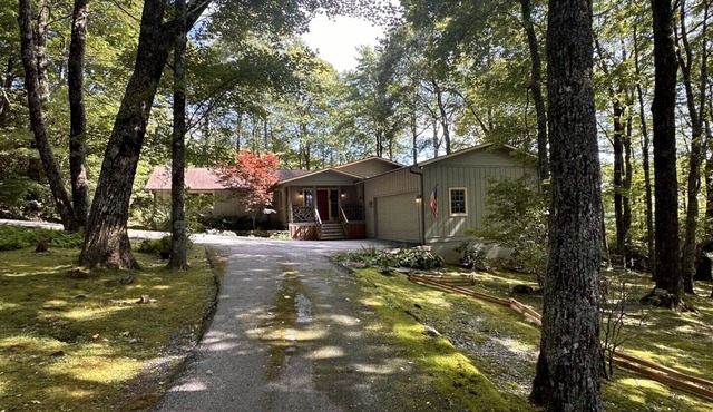 Apple Lodge- 2 Bedroom/3 bath Cottage- ALSO LISTED FOR SALE
