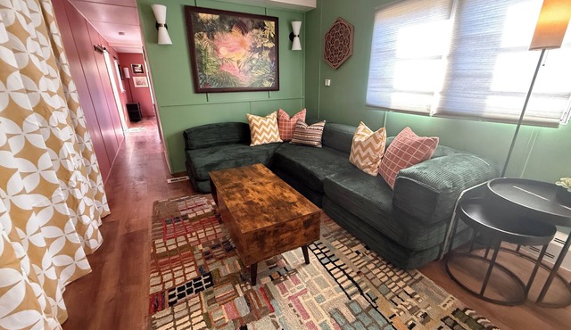 Artful Asheville Oasis ~ Private Hot Tub, Fire Pit, Peaceful Wooded Stay