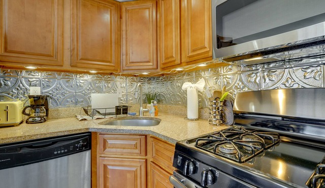 Asbury Park Condo < Half-Mi to Beach & Boardwalk!