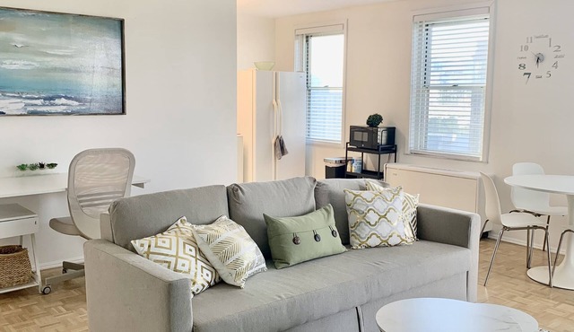 ATL Downtown Condo w Balcony in the heart of the city.