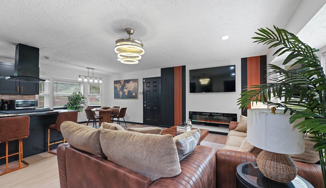 Atl family Stay Sleeps 10 with King Beds, near the Atlanta Airport.