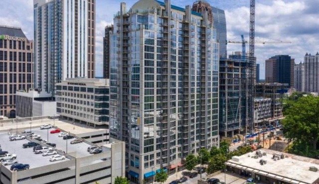 Atlanta Midtown High-Rise Condo With King Bed Free Parking and Balcony With View