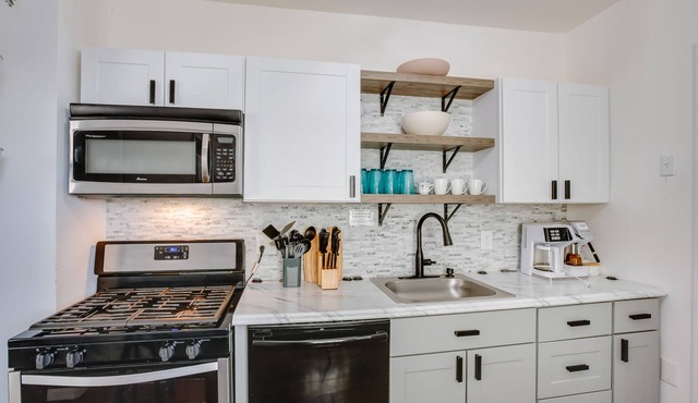 Atlantic City Home ~ 2 Mi to Ocean Casino Resort!