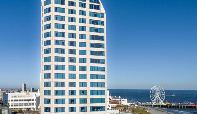 Atlantic Palace - Spacious Studio W/Kitchenette