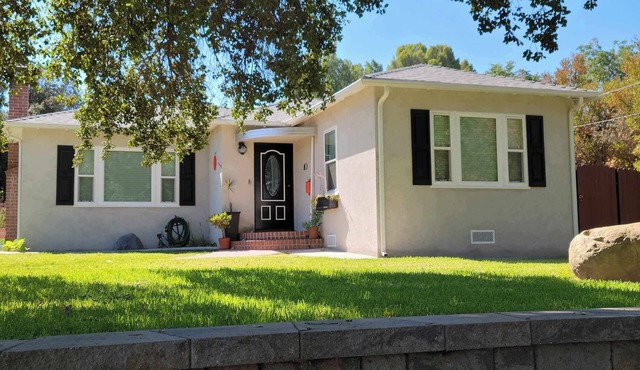 Attached Private Entry Suite: Greenbriar Cottage Grove Views near Kimberly Crest in Redlands