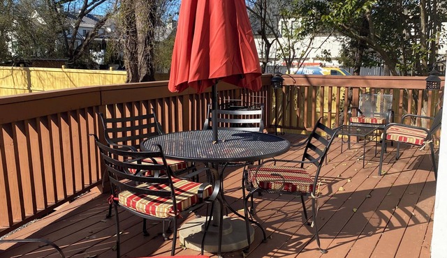 Back by popular demand! Charming Cottage on Canton St-Walk to Restaurants-Shops!