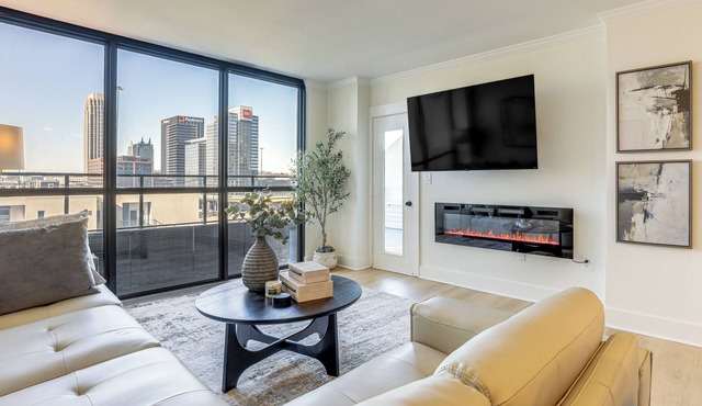Balcony + Community Perks: Modern Atlanta Condo!