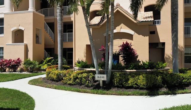 Barefoot Bungalow Retreat. Pool and golf included