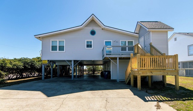 Barefoot Bungalow:Oceanfront Dog-friendly Home with Amazing Views,Sun Deck,Screened Porch & WiFi