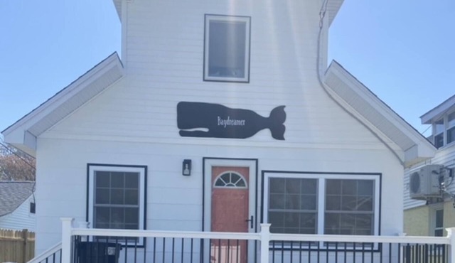 BAYDREAMER is PET FRIENDLY and close to the water