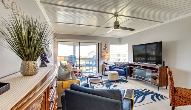 Beach Access: Ocean-View Condo w/Screened Balcony