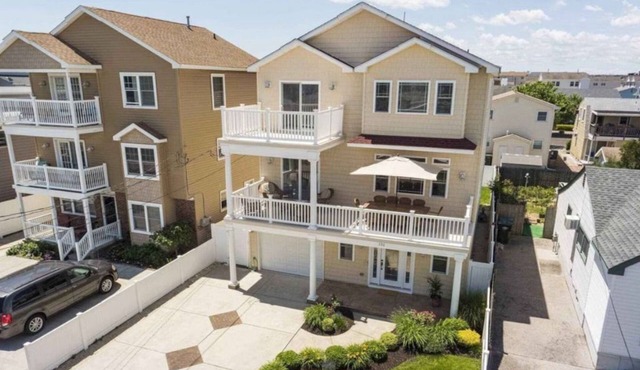Beach block w/3 King en-suites & Elevator! Only 2 weeks left for Summer 2026