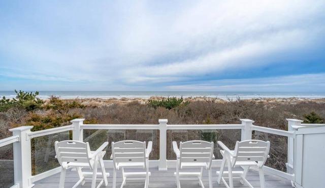 Beach Front with Stunning Panoramic Ocean Views!