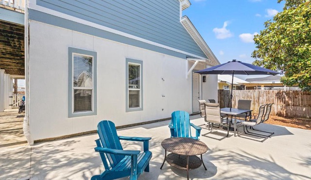 Beach House – Spacious 4BR Retreat with Gulf Views & Observation Deck!