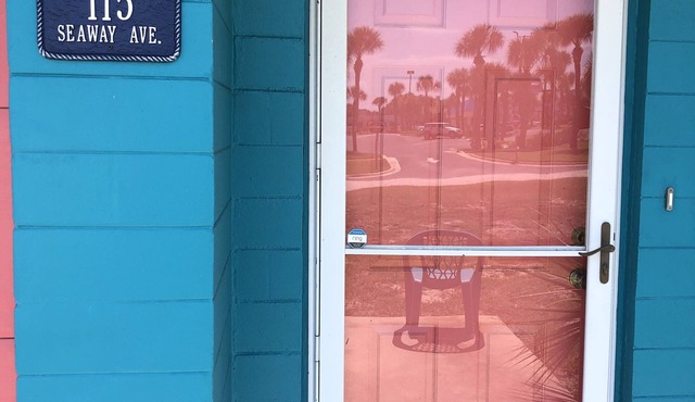BEACH LIFE! 2 BR 1 BA HOUSE. PARKING/GARAGE. Steps to the BEACH! PET FRIENDLY!