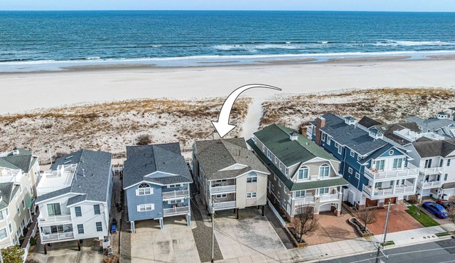 Beachfront 8BR Home in Ocean -Family and Pet-Friendly w/Deck