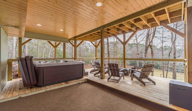 BEAR NAKED l LUXURY CABIN | SAUNA | HOT TUB |