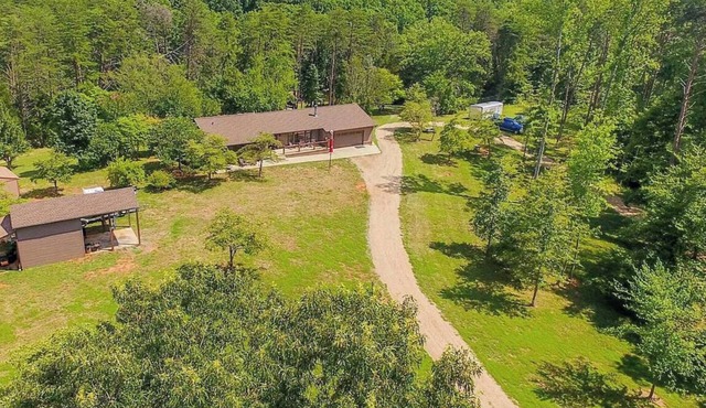 Bear Tree Waterfront Retreat on Lake Anna - 2 Lvls. w/Sundeck Boathouse Gazebo