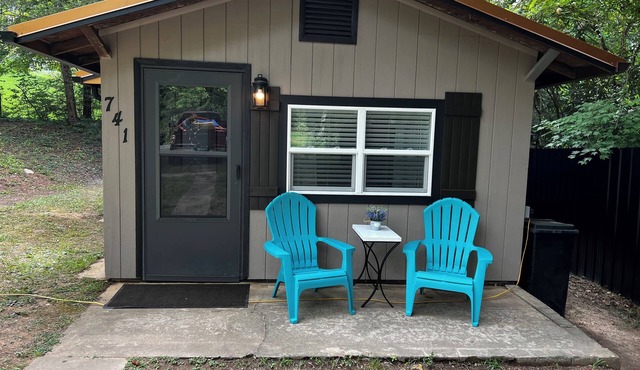Beary Cute Cabin 5 mins from Gatlinburg! 129/night, free cleaning, 4 night min.