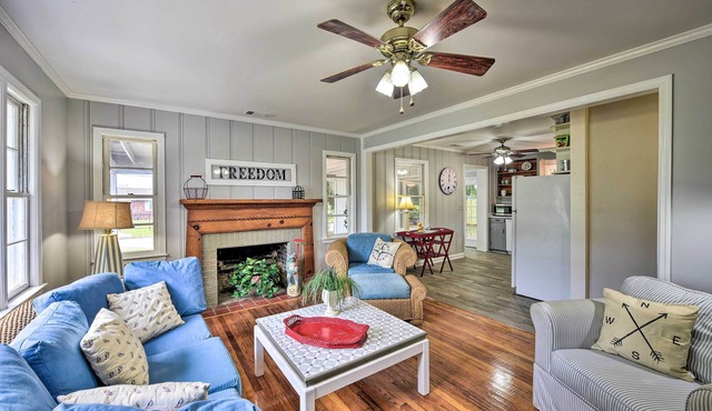 Beaufort Retreat w/Porch, 4 Mi from Downtown!