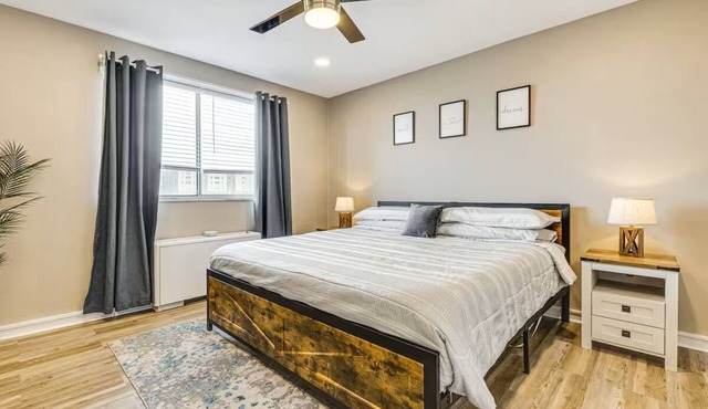 Beautiful 1 BD Apartment, 11F Near Mart- Free Parking and Swimming Pool