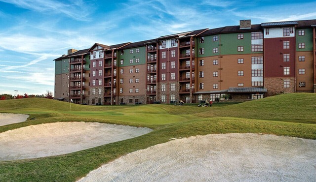Beautiful 2 BR/2BA apartment at a luxury Resort with Access to Indoor Water Park