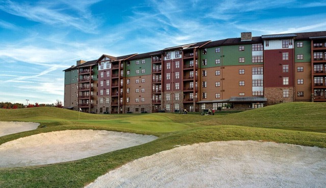 Beautiful 2 BR/2BA apartment at a luxury Resort with Access to Indoor Water Park