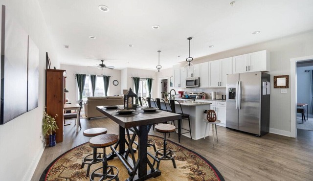 Beautiful 2BR Condo | *2KING BEDS* | Private Patio