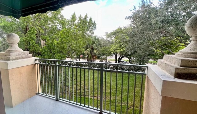 Beautiful apartment in the heart of Wellington pool , gym , spa , tennis